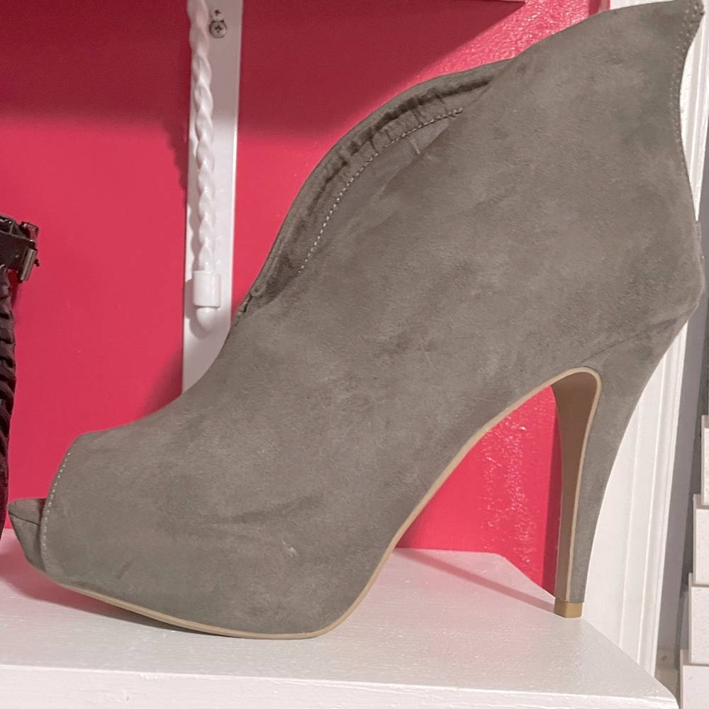 Women’s Size 11 Stiletto Heel Grey Peek A Boo Toe Booties